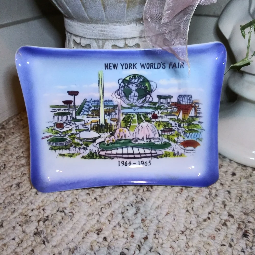 Vintage 1964-1965 New York World's Fair Dish